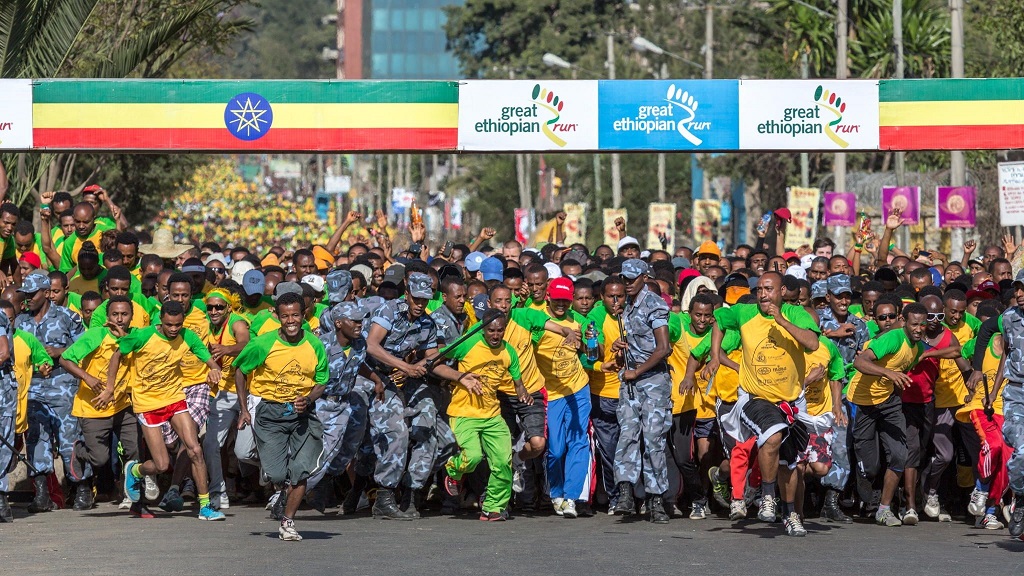 Plusieurs dizaines de milliers de coureurs prennent part à la Great Ethiopian Run. 