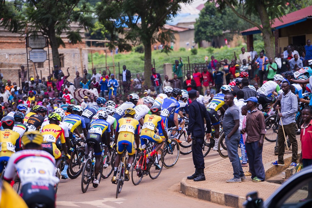 Une vue d'un peloton du Tour du Rwanda.