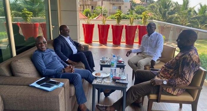 Quatre responsables du football guinéen, ce samedi 8 mai, au palais Sékhoutouréya, résidence du Président de la Guinée, Alpha Condé.    