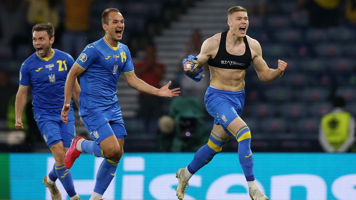 Les Ukrainiens célèbrent leur but de la qualification marqué à la 120e minute 