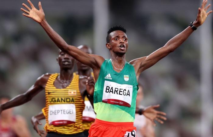 Barega arrive premier du 10 000 m devant les Ougandais Cheptegei et Kiplimo.