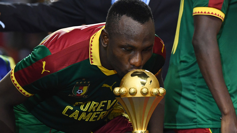 Cameroon's forward Jacques Zoua kisses the winner's trophy after Cameroon beat Egypt 2-1 in the 2017 Africa Cup of Nations final football match between Egypt and Cameroon at the Stade de l'Amitie Sino-Gabonaise in Libreville on February 5, 2017. / AFP PHOTO / GABRIEL BOUYS